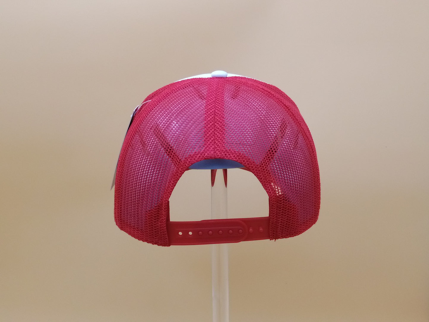 RED/WHITE TRUCKER MESH CAP