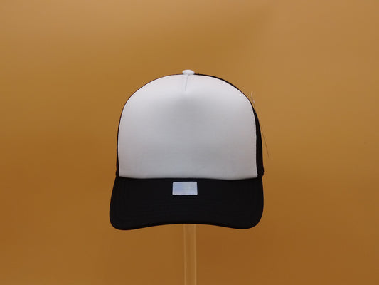 BLACK/WHITE TRUCKER MESH CAP