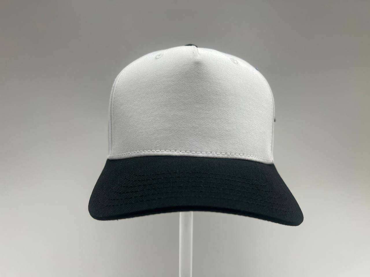 BLACK/WHITE 5 PANEL CAP